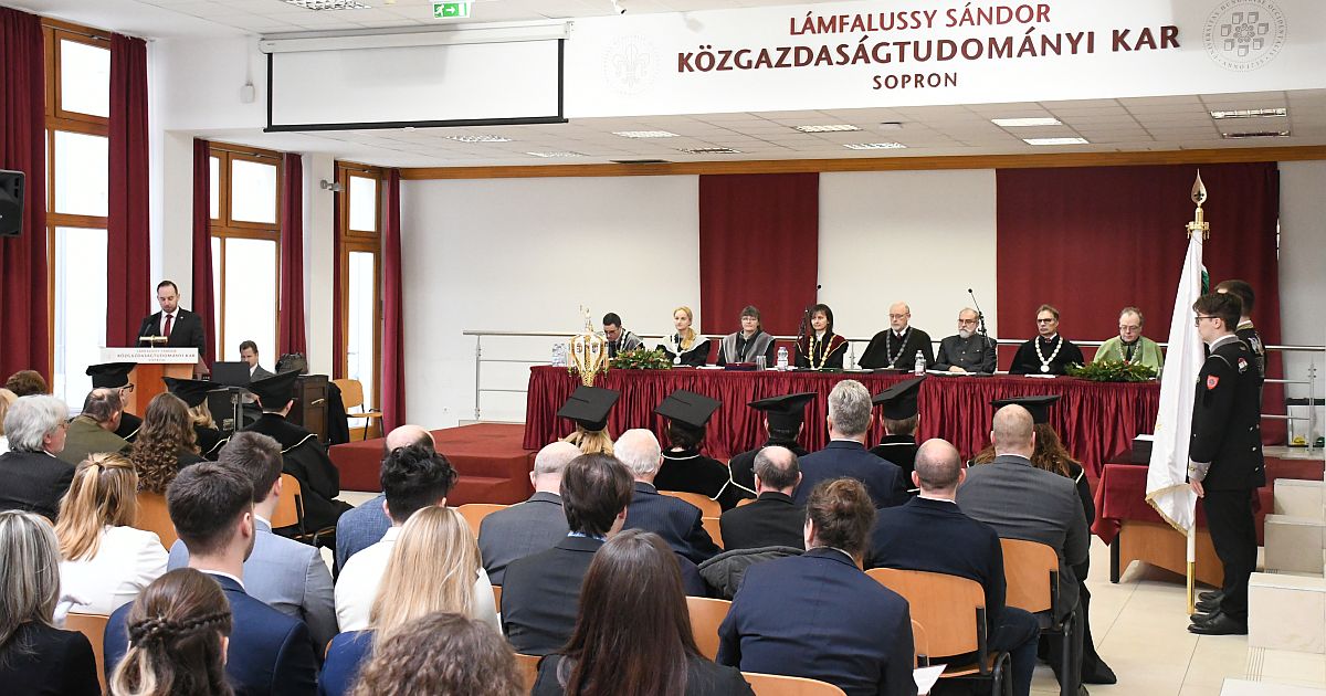 Diplomaátadó ünnepség a Soproni Egyetem Lámfalussy Sándor Közgazdaságtudományi Karán