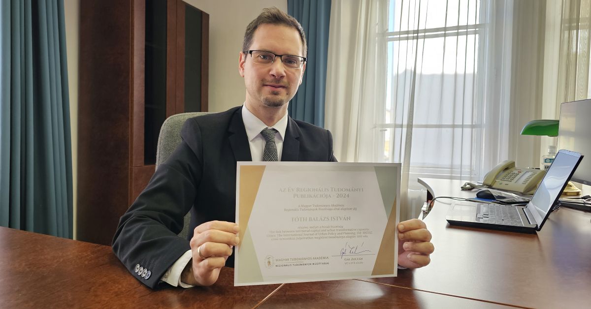 Jelentős hazai elismerésben részesült a Lámfalussy Kar oktatója, Dr. Tóth Balázs István